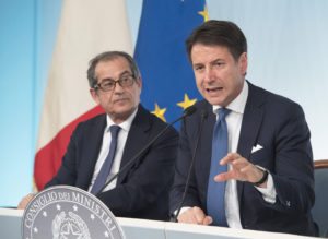 Il ministro dell'economia Giovanni Tria e il presidente del consiglio Giuseppe Conte. Foto Presidenza del Consiglio CC BY-NC-SA 3.0 IT